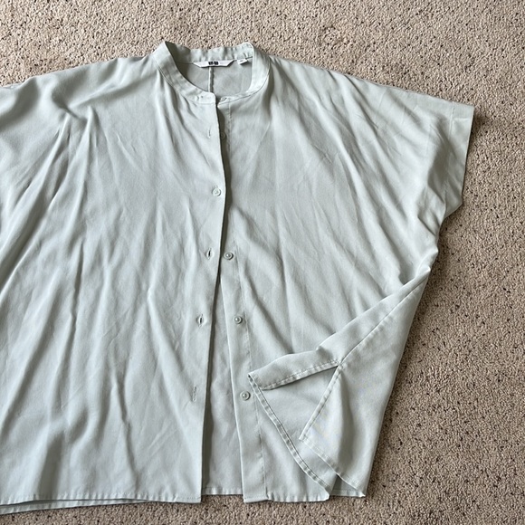 uniqlo button down - Picture 2 of 3
